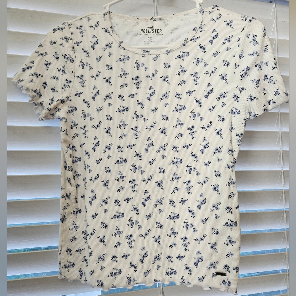 Hollister flower top